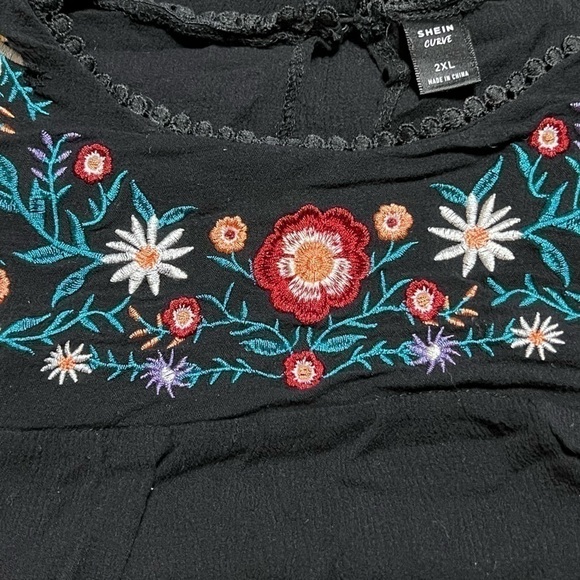 SHEIN Black Top w/ Embroidered Flower Detail (2XL) - Picture 4 of 8